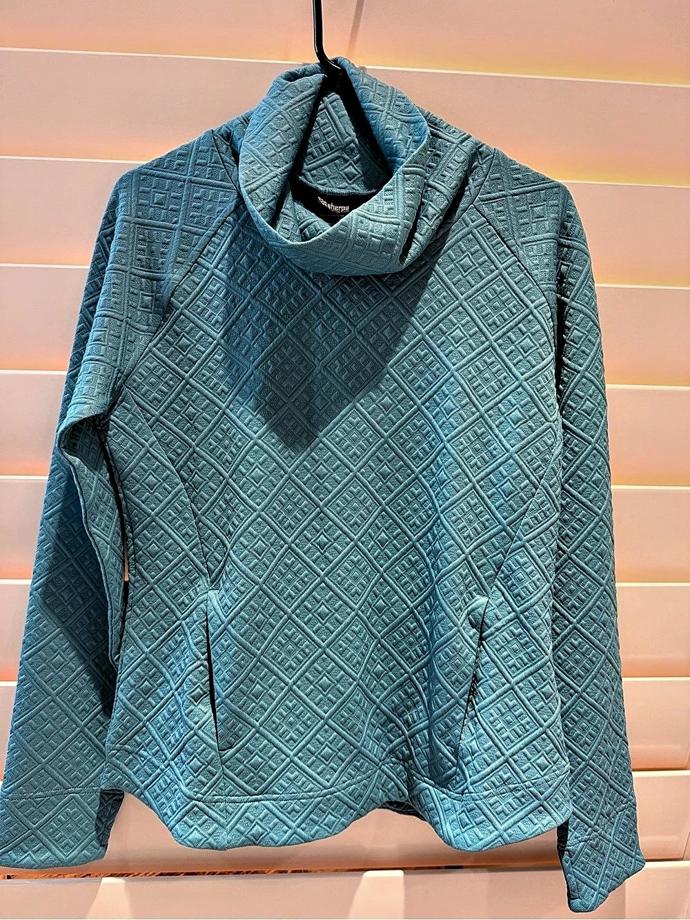 Women’s Sherpa Quilted Geometric blue pullover sweater